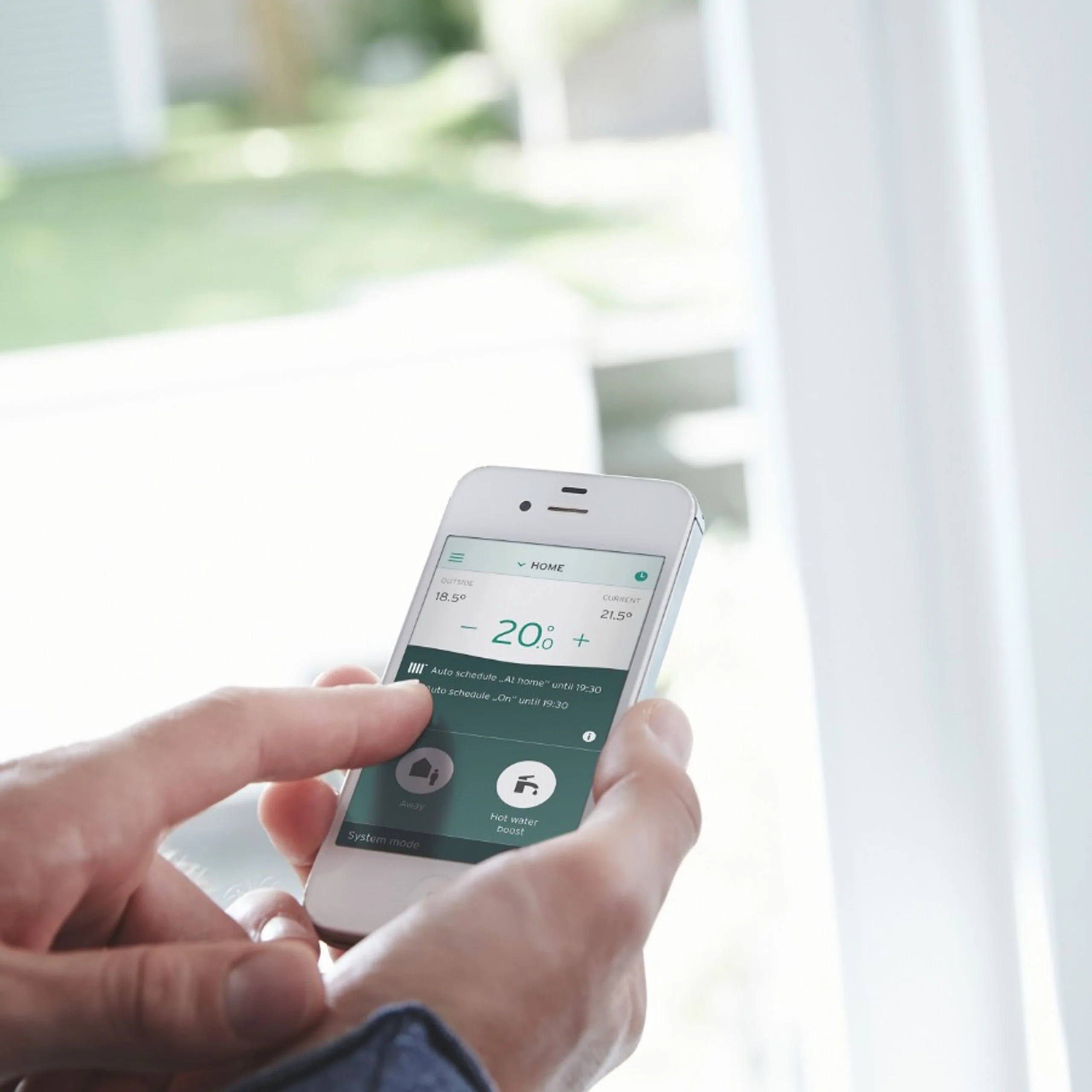 Vaillant vSMART Internet Room Thermostat - Combi Pack - Image 2